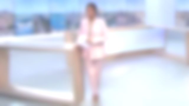 Le pantalon de tailleur rose pale de Émilie Tran Nguyen dans le 12/13, le 26.02.2019