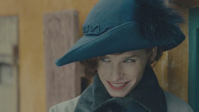 Le chapeau bleu de Lili (Eddie Redmayne) dans The Danish girl