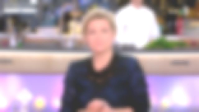 The coat of Anne-Elisabeth Lemoine in C to you of the 26/02/2019