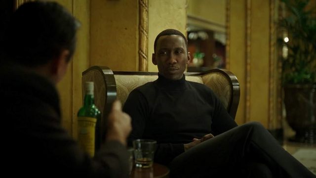 The bottle of whisky, Cutty Sark Dr. Don Shirley (Mahershala Ali) in Green Book : On the roads of the south
