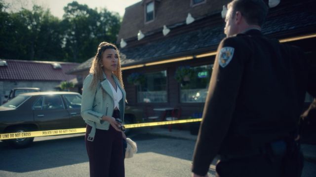 Theory High Waist Belted Wide Leg Pants worn by Allison (Emmy Raver-Lampman) in The Umbrella Academy (S01E08)