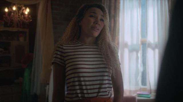 Madewell Metallic Stripe Crewneck Tee worn by Allison Hargreeves (Emmy Raver-Lampman) in The Umbrella Academy S01E02