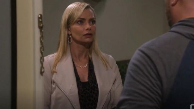 Vince Scuba Jacket worn by Jill Kendall (Jaime Pressly) in Mom (S06E15) | Spotern