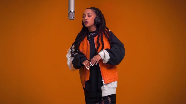 The sleeveless jacket orange Rimon in the video Dust on A colors show