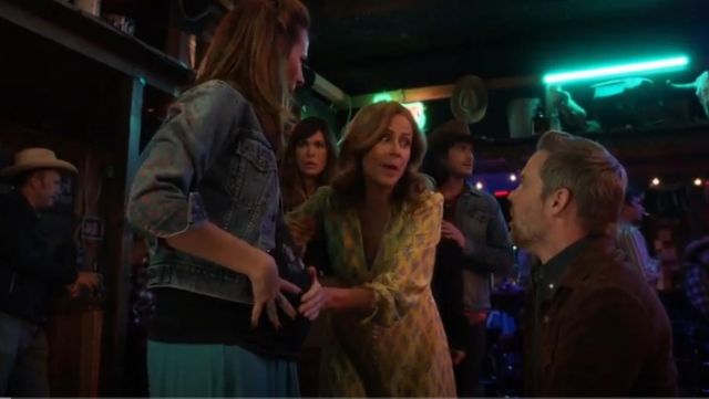 Saloni Eve Robe portée par Lena (Jenna Fischer) en divisant Ensemble (S02E14)