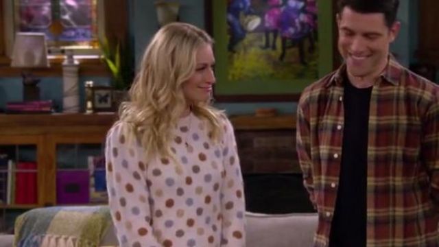 La Vie Rebecca Taylor Jacquard Dot Sweater worn by Gemma (Beth Behrs) in The Neighborhood (S01E16)