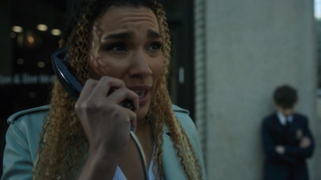 The leather jacket, AllSaints of Allison Hargreeves (Emmy Raver-Lampman) in The Umbrella Academy S01E07