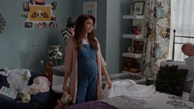 A Pea in the Pod Luxe Essentials Wide Leg Maternity Overall worn by Haley Dunphy (Sarah Hyland) in Modern Family (S10E16)