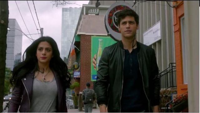 Iro Ashville Veste en Cuir portés par Isabelle Lightwood (Emeraude Toubia) dans les Shadowhunters (S02E02)