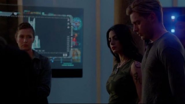 Current Elliott Cotton Star-Print Muscle Tee worn by Isabelle Lightwood (Emeraude Toubia) in Shadowhunters (S02E05)