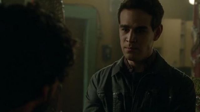 John Varvatos Style Denim Veste Zip porté par Simon Lewis (Alberto Rosende) dans les Shadowhunters (S02E06)
