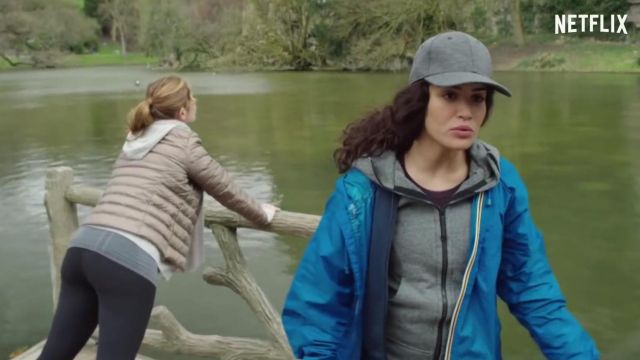 La veste K-Way portée pendant le footing de Charlotte (Sabrina Ouazani) dans Plan Cœur S01E03