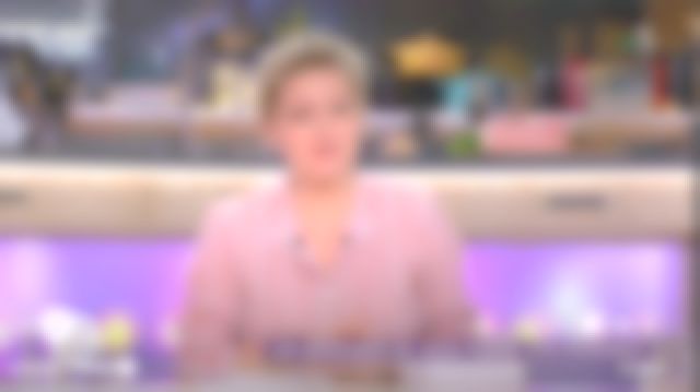 La chemise rayée Vanessa Bruno de Anne-Élisabeth Lemoine dans C à vous le 01.03.2019