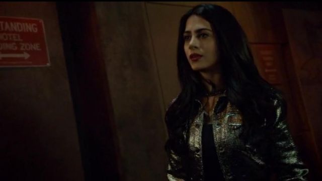Cinq a Sept Kane Metallic Cropped Jacket worn by Isabelle Lightwood (Emeraude Toubia) in Shadowhunters (S02E13)