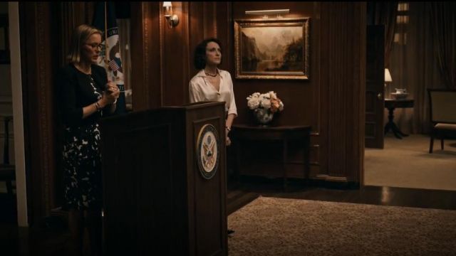 Oscar de la Renta Floral Print Stretch Silk Dress worn by Elizabeth McCord (Téa Leoni) in Madam Secretary (S04E03)