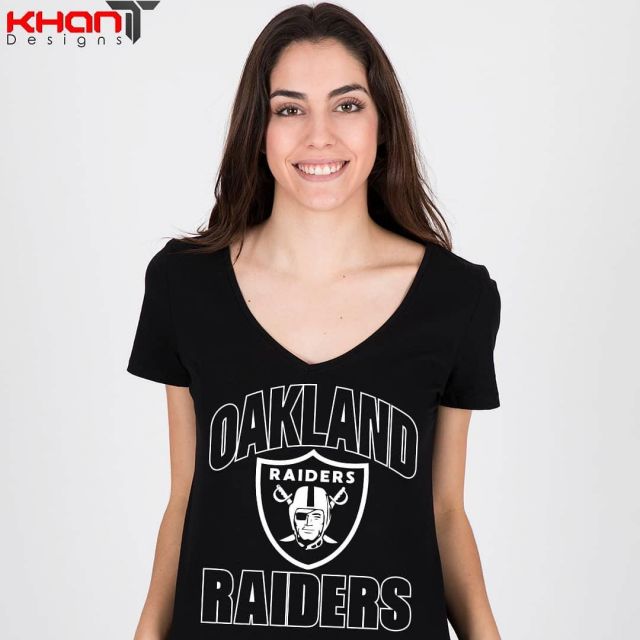 Raiders d'Oakland Vintage t-shirt sur l'Instagram compte de @khantdesigns