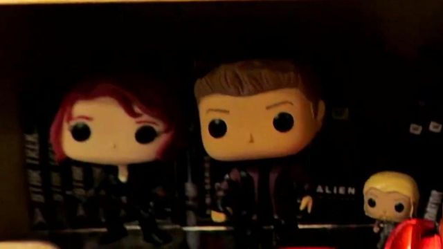 The figurine Funko Pop! Black Widow in Captain America: Civil War Modzii in his video THE biggest COLLECTION OF FIGURINES POP! OF FRANCE !