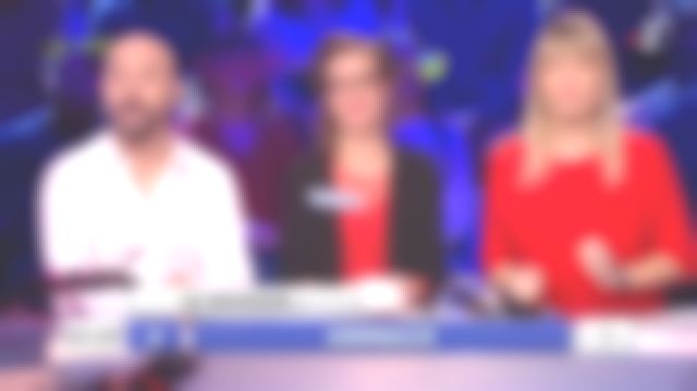 The sweater of Mélanie Page in All the world, to say the 05/03/2019