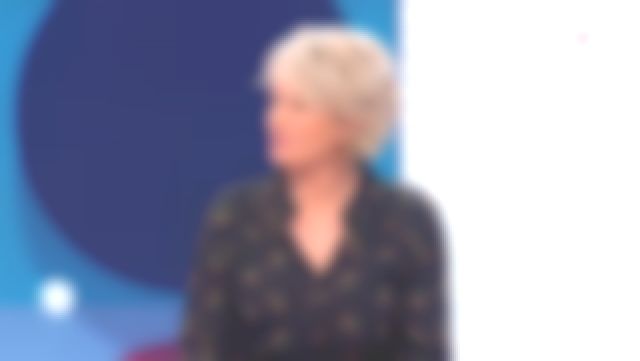 El vestido estampado de Sophie Davant en el programa C'est au del 11/03/2019