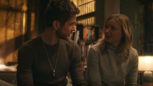 Halogen Fuzzy Mock Neck Sweater worn by Nicolette Nevin (Emily VanCamp) in The Resident (S02E12)