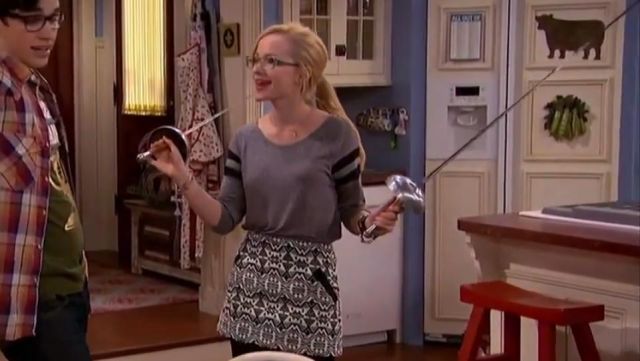 H&M Jersey Top worn by Liv Rooney (Dove Cameron) in Liv and Maddie (S02E04)