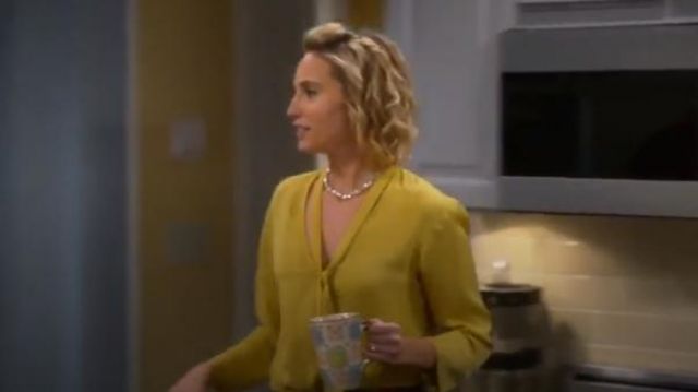 Theory Faux Wrap Silk Blouse worn by Mandy Baxter (Molly Ephraim) in Last Man Standing (S07E15)