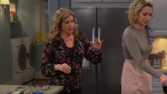 A L C Royan Blouse Worn By Vanessa Baxter Nancy Travis In Last Man Standing S E Spotern