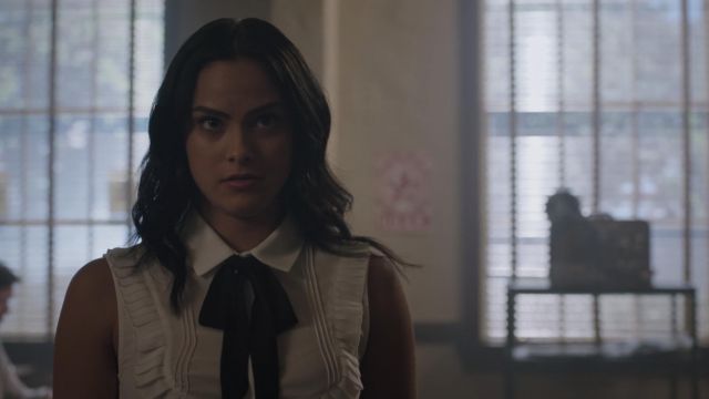 The white blouse to knot, without the handle, Zara Veronica Lodge (Camila Mendes) in Riverdale S03E10