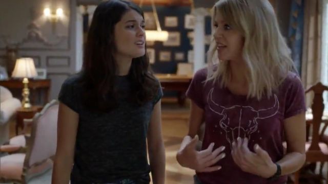 Theory Ginala Heathered Tee worn by Sabrina Pemberton (Sofia Black-D'Elia) in The Mick (S01E05)