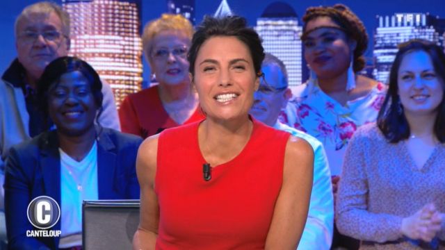 Le pull sans manche de Alessandra Sublet dans C'est Canteloup du 12/03/2019 (dispo en marine)