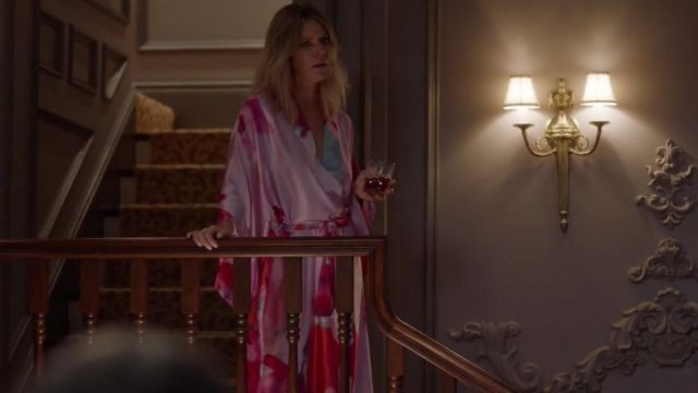 Natori Kimono Robe in Bright Lilac worn by Mackenzie Murphy (Kaitlin Olson) in The Mick (S01E10)