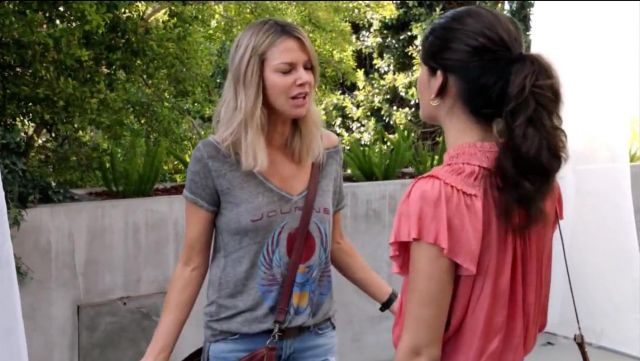 Lucky brand Journey Tee worn by Mackenzie Murphy (Kaitlin Olson) in The Mick (S02E01)