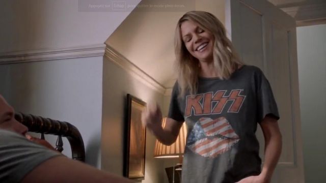 Junk Food Kiss Concert Tee worn by Mackenzie Murphy (Kaitlin Olson) in The Mick (S02E09)