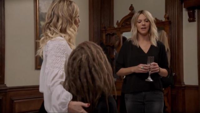 Topshop Side Tie Blouse worn by Mackenzie Murphy (Kaitlin Olson) in The Mick (S02E10)