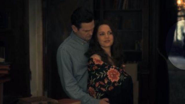 Le châle porté par Olivia Crain (Carla Gugino) dans The Haunting of Hill House