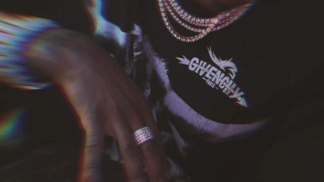 The black t-shirt Givenchy Paris of Rich the Kid in her video clip 4 Phones