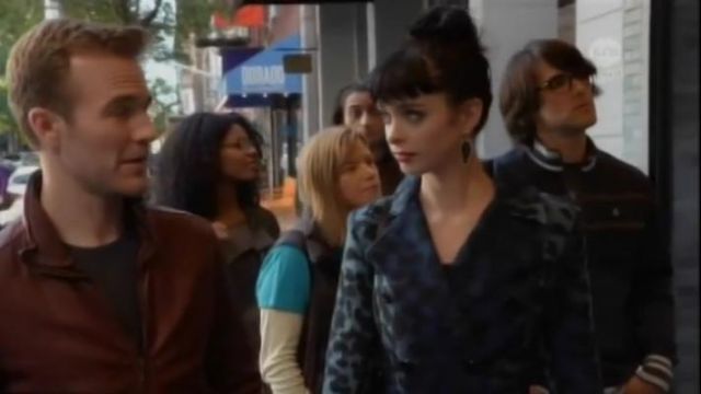Kendra Scott Elle Earrings in Black of Chloe (Krysten Ritter) in Don't Trust the B---- in Apartment 23 (S02E15)