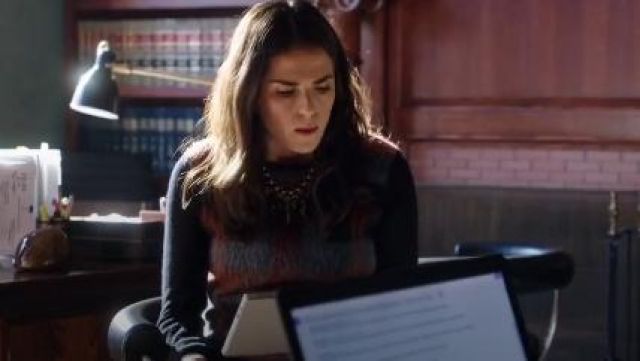 Alexander McQueen Mohair Plaid-Front Crewneck Sweater usado por Laurel Castillo (Karla Souza) en How to Get Away with Murder (S01E12)