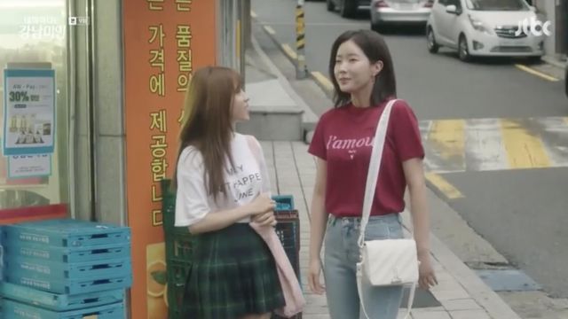 La jupe de Oh Hyun-jung (Min Do-hee) dans 내 아이디는 강남미인 S01E09