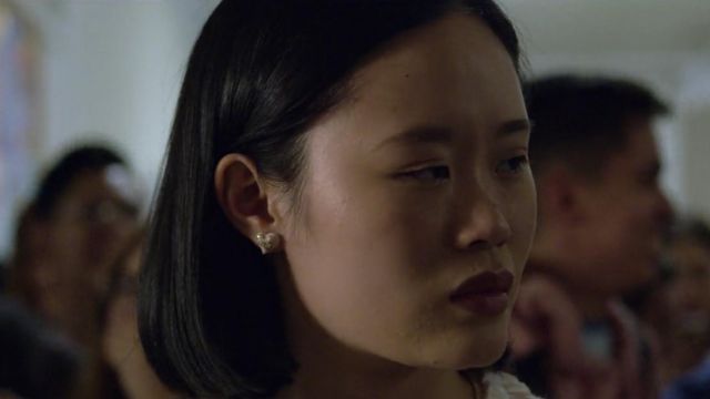 The earrings in the shape of heart from Courtney Crimson (Michele Selene Ang) in 13 Reasons Why S02E03
