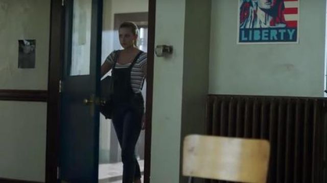 The overalls of jean worn by Betty Cooper (Lili Reinhart) in Riverdale S03E03