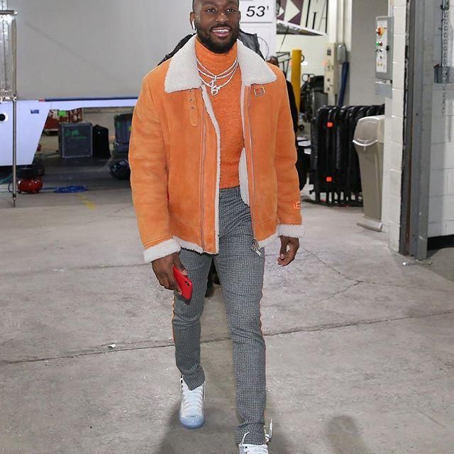 Sneakers  Converse  Chuck 70 Hi "off White" worn by Kemba Walker on the Instagram account @complexsneakers
