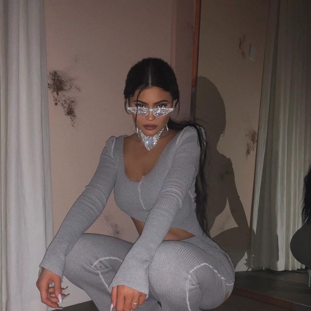 Glasses rhinestones of Kylie Jenner on his account Instagram ...