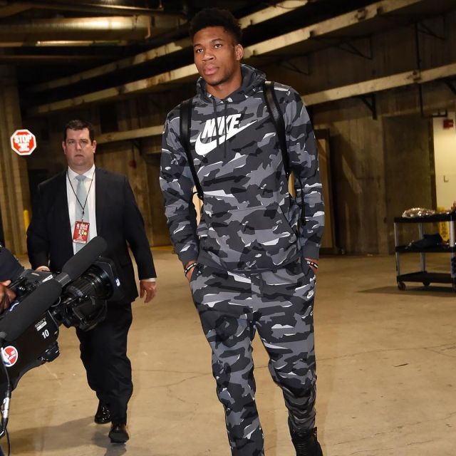 giannis hoodie nike