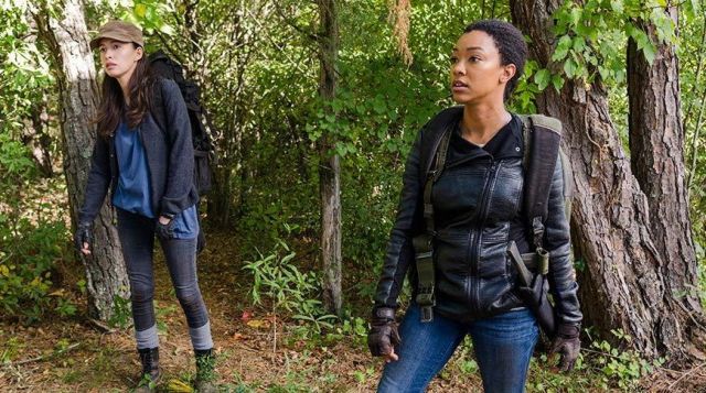 The leather jacket of Sasha (Sonequa Martin-Green) in The Walking Dead S07E16