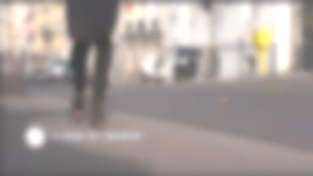 Los sándalos de tacón con recortes de croquet presentados por Sophie Brafman en el programa C'est au el 20.03.2019