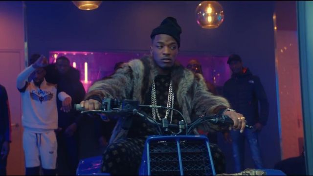 Le jogging noir imprimé losange de Niska dans le clip Niska - Giuseppe (#MéchantMéchant 1)