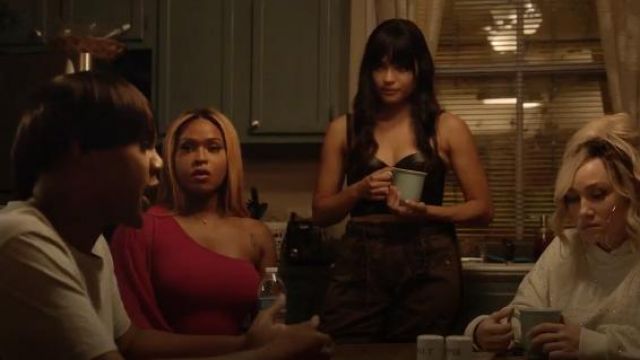 Saint Laurent Slouchy Gabardine Lace Up Shorts in Khaki worn by Simone (Brittany O'Grady) in Star (S03E05)