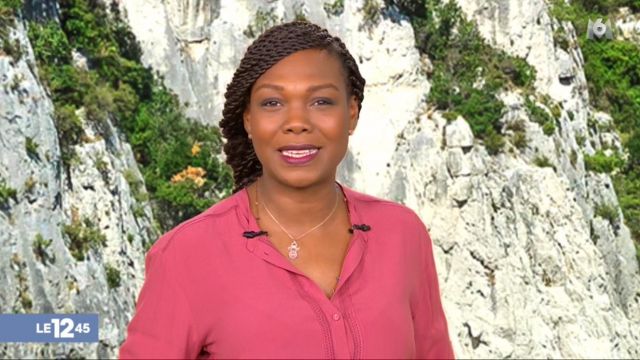 The shirt with lace Kareen Guiock in The 12:45 to M6 of the 22/03/2019