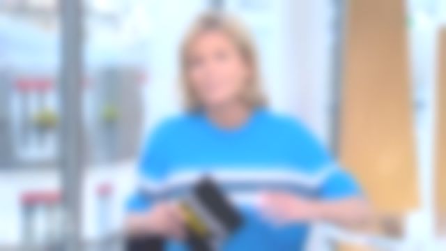 The blue sweater Round Neck Short Stripes of Claire Chazal in free Entry to the 21/03/2019